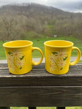 Fiesta Yellow Daisy Mugs – Set of 2 – HLC USA – Retro Floral Design